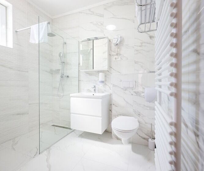 豪华海景房, Lucija