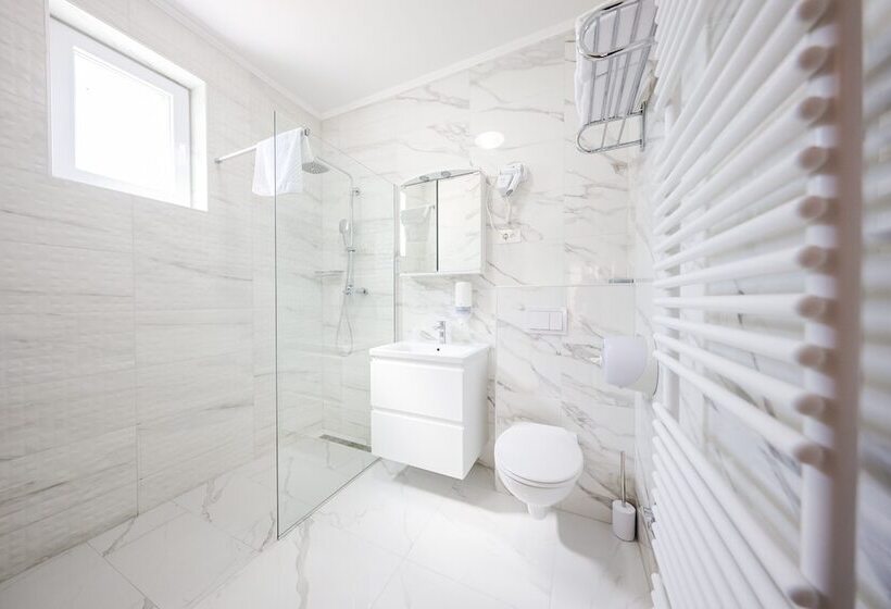 豪华海景房, Lucija