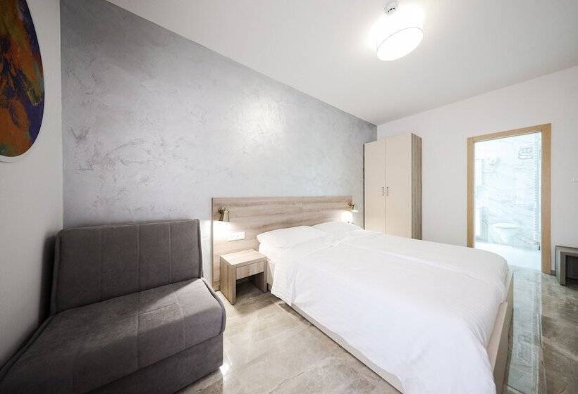 豪华海景房, Lucija