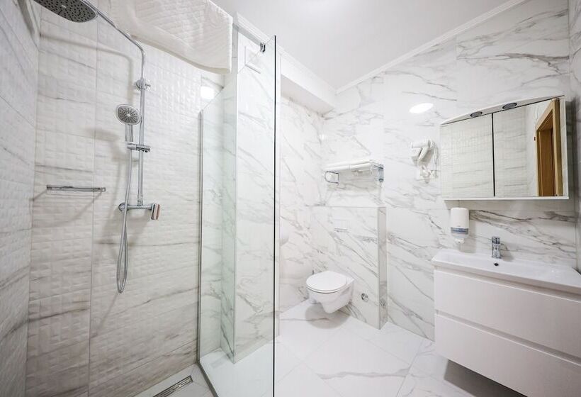 小型套房带海景, Lucija