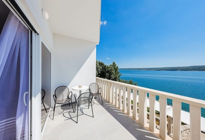 小型套房带海景, Lucija