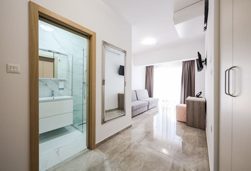 小型套房带海景, Lucija