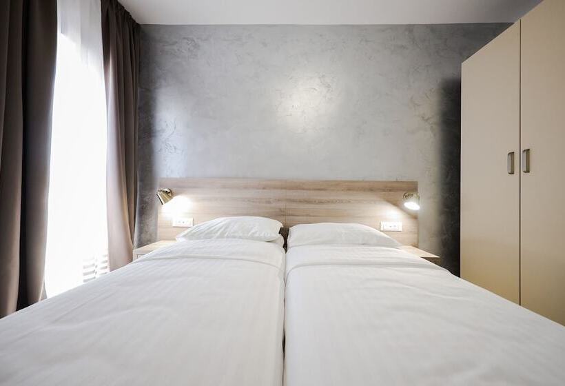 小型套房带海景, Lucija