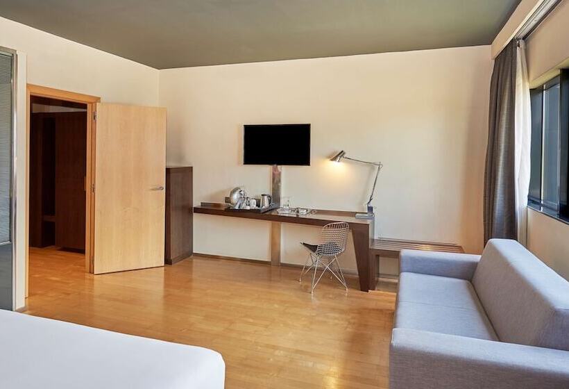 Quarto Superior, NH Madrid Las Tablas