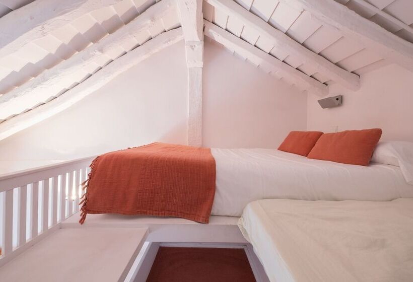 标准三人间, Posada Santa Maria La Real