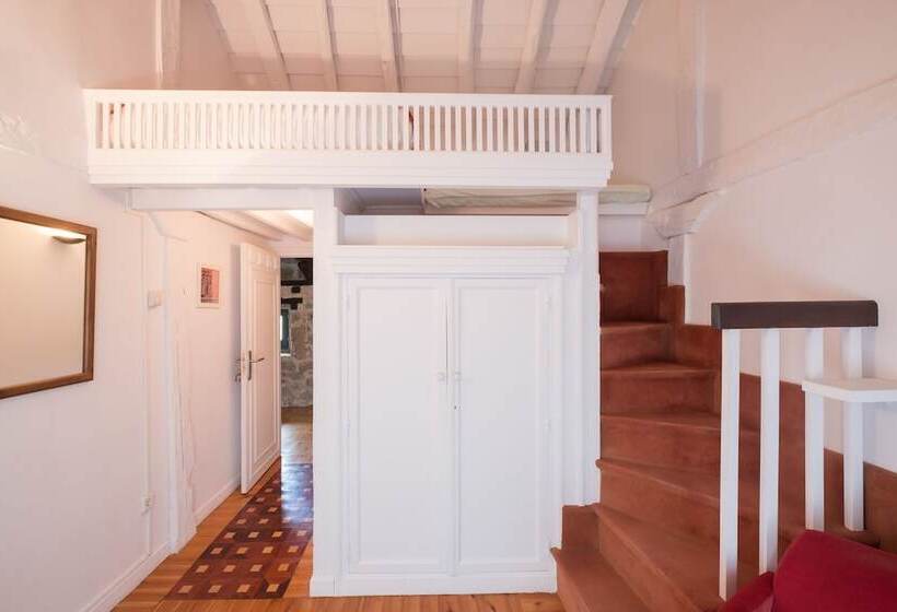 标准三人间, Posada Santa Maria La Real