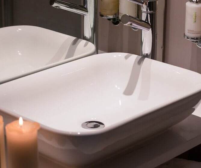 סוויטה דלוקס, The Twelve