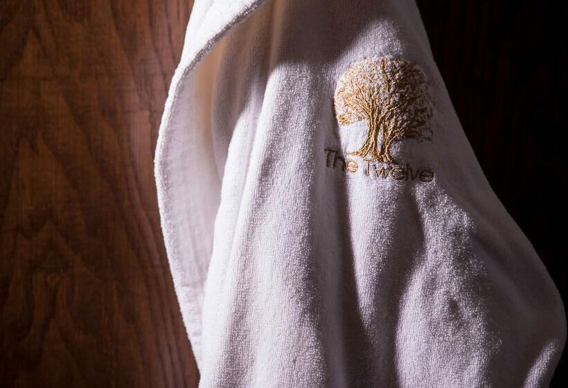 סוויטה נשיאותית, The Twelve