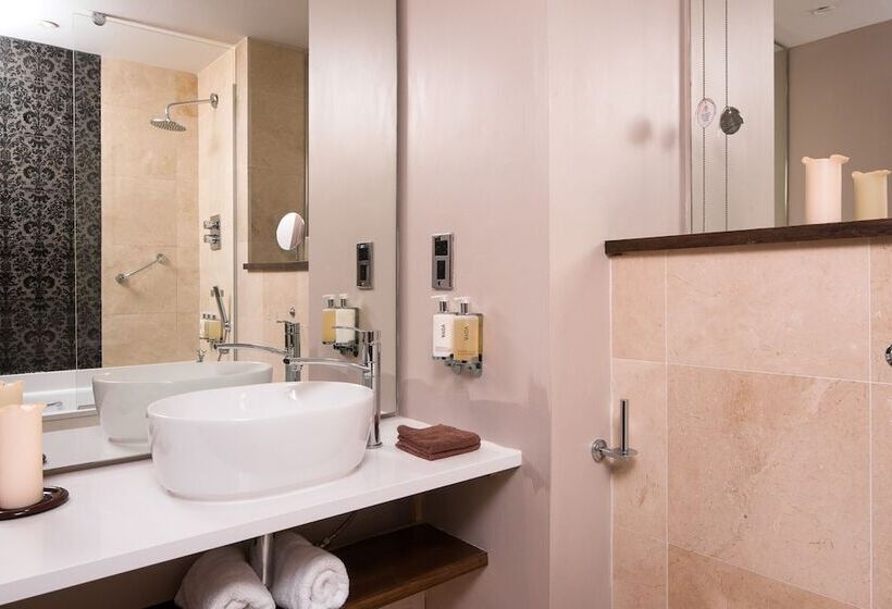 סוויטה נשיאותית, The Twelve