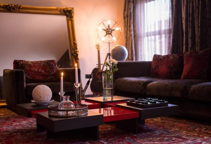 סוויטה נשיאותית, The Twelve