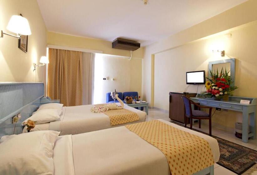 اتاق استاندارد با چشم‌انداز دریا, Empire Hotel Aqua Park