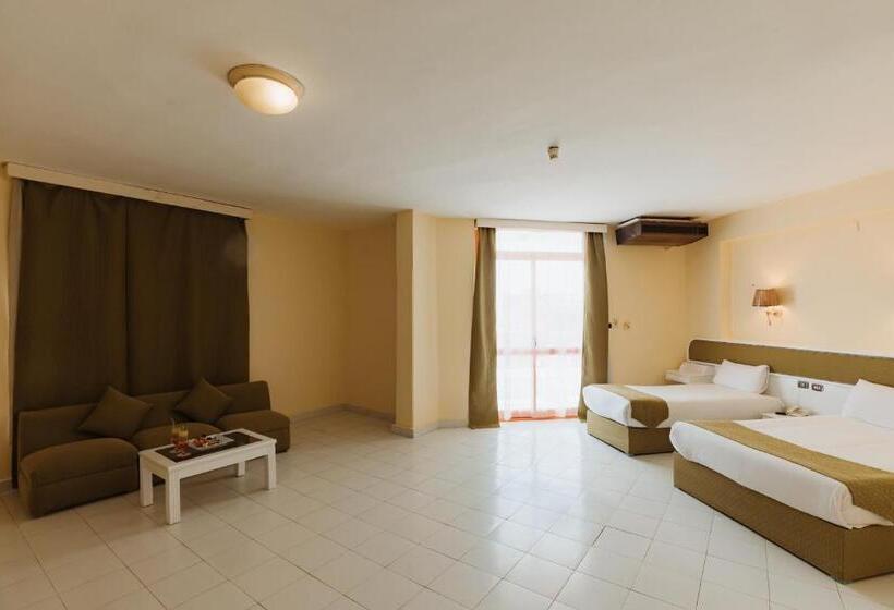 اتاق استاندارد با چشم‌انداز دریا, Empire Hotel Aqua Park