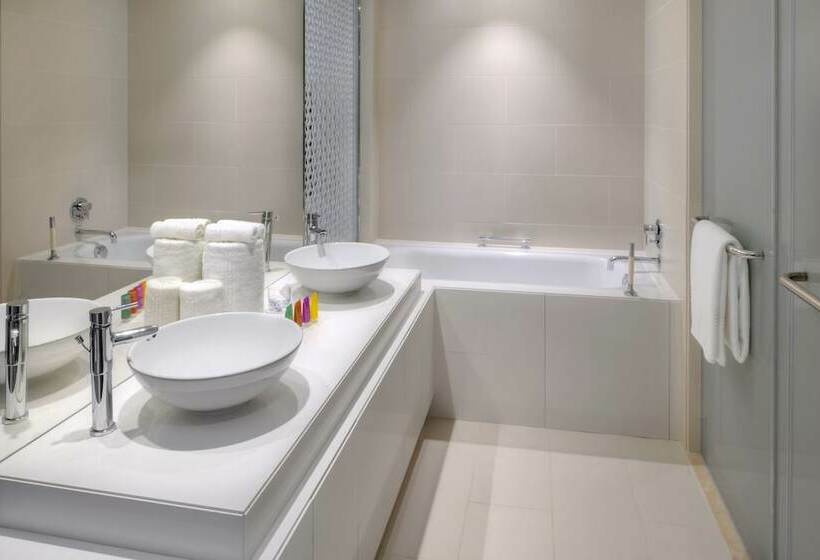 اتاق لوکس با چشمانداز استخر, Boulevard, Autograph Collection