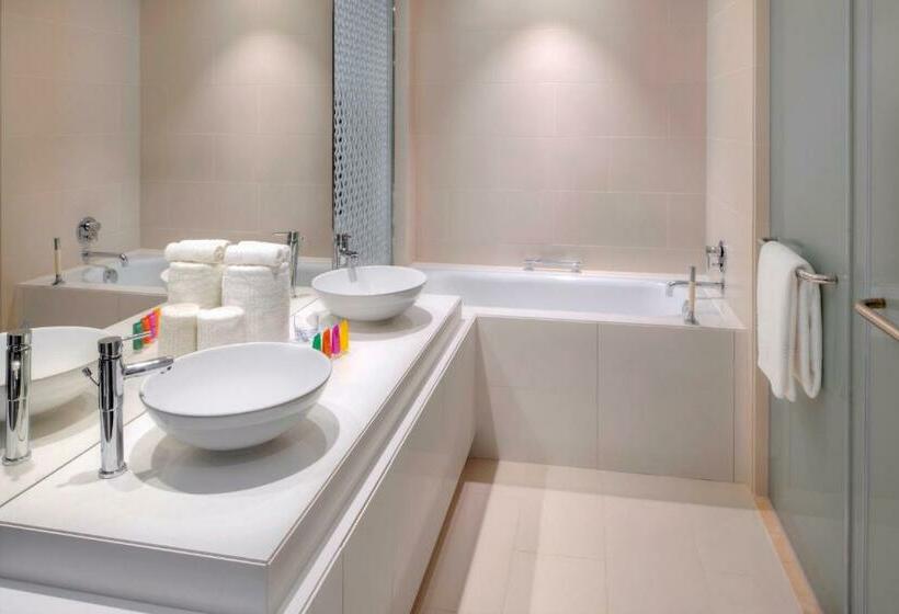 سوییت جونیور, Boulevard, Autograph Collection