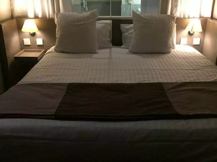 سوییت جونیور, Standing Hotel Suites By Actisource