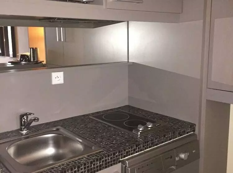 سوییت جونیور, Standing Hotel Suites By Actisource