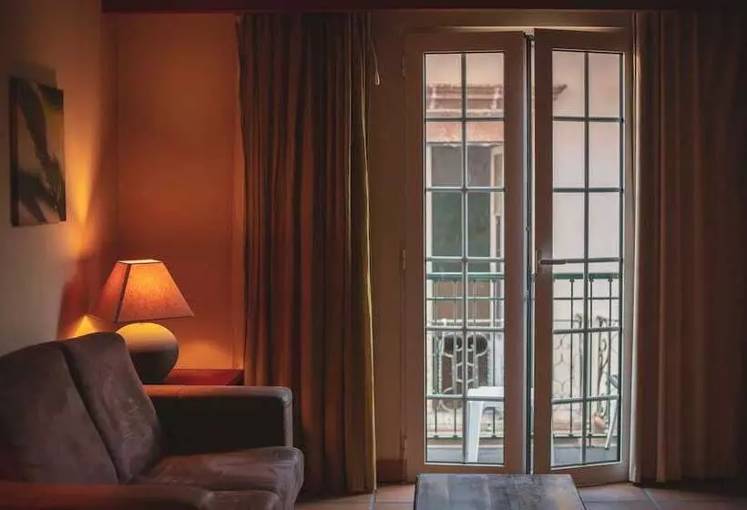 استودیوی سوپریور, Apartamentos Turisticos Atlantida