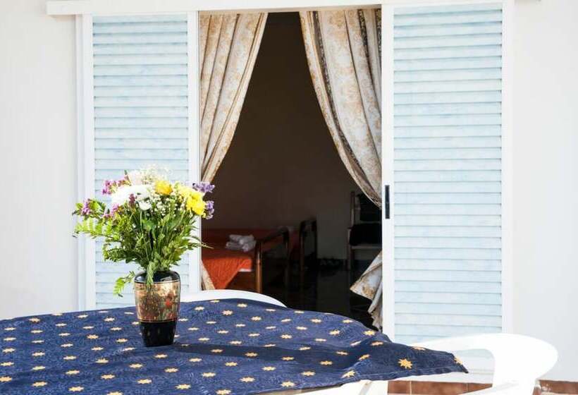 غرفة قياسية, Eleni