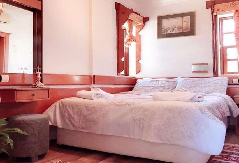 اتاق استاندارد, Karyatit Kaleici