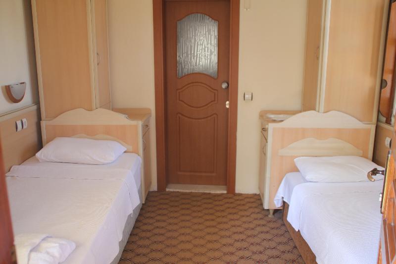 اتاق استاندارد یک نفره, Karyatit Kaleici