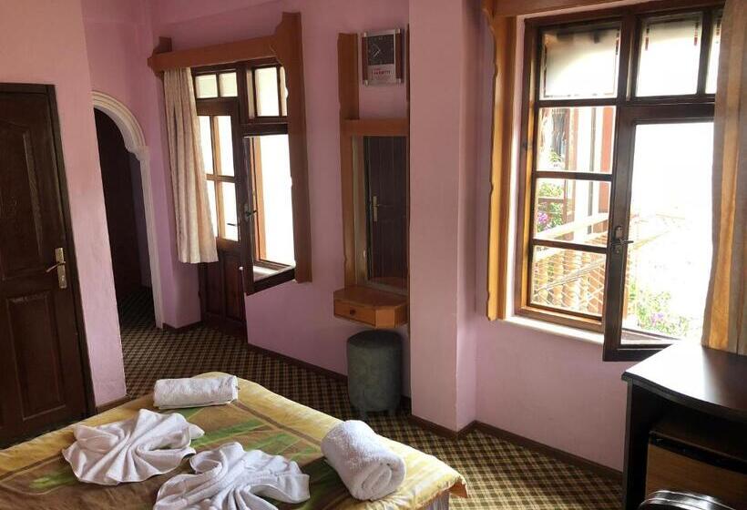 سوئیت با بالکن, Karyatit Kaleici