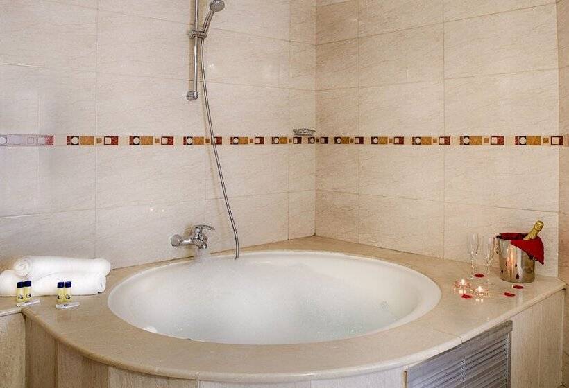 Suite, Plaza Alaquas