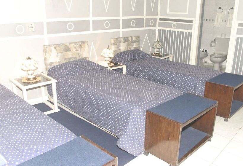 اتاق استاندارد سه نفره, Royal Gardens