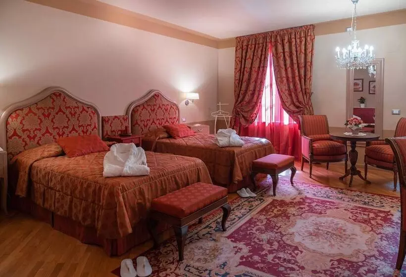 سوییت جونیور, San Luca Palace