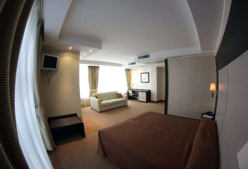 חדר סטנדרט לשלושה, San Mauro