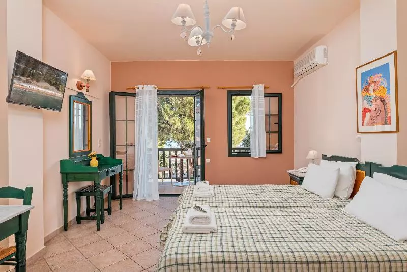Studio Standard, Ledra