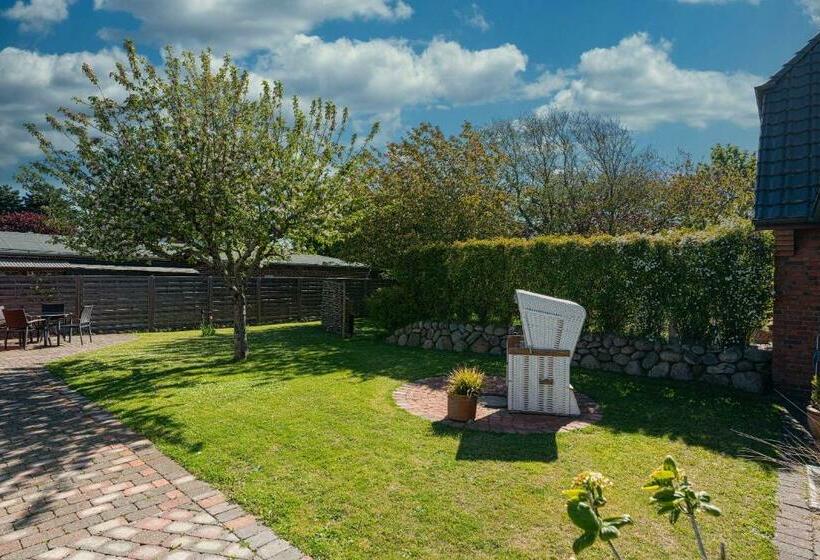 غرفة قياسية فردية, Flippi S Hues Sued