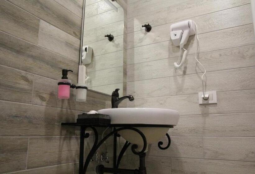 اتاق استاندارد با بالکن, Jinjotel Gyumri