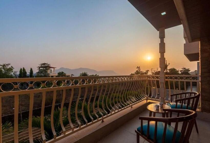 ‫فيلا غرفة نوم واحدة, Ayurkutir Villa By Stayvista   Pool, Gym, And Snooker Table For Your Ultimate Relaxation And Enterta