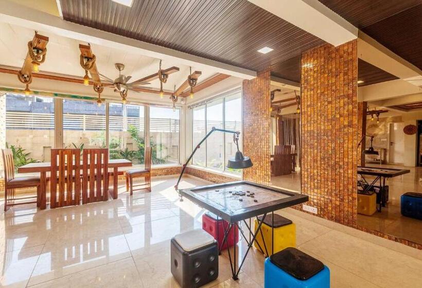 ‫فيلا غرفة نوم واحدة, Ayurkutir Villa By Stayvista   Pool, Gym, And Snooker Table For Your Ultimate Relaxation And Enterta