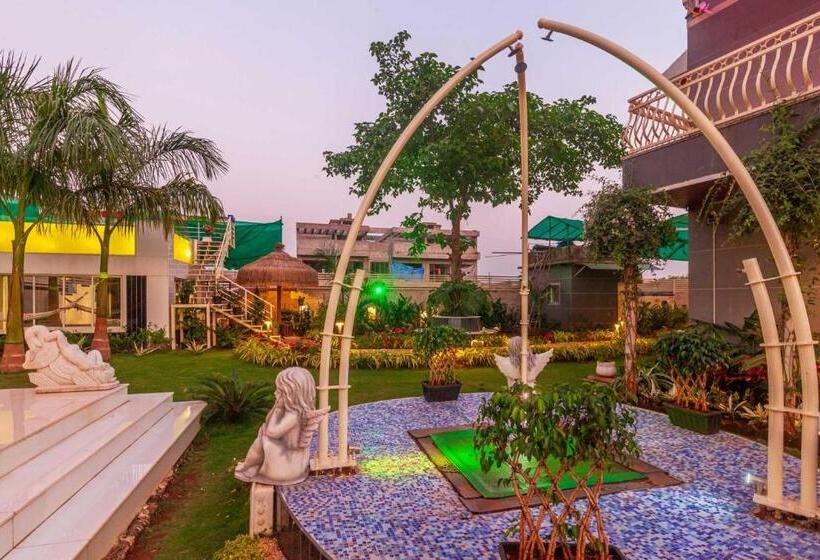 ‫فيلا غرفة نوم واحدة, Ayurkutir Villa By Stayvista   Pool, Gym, And Snooker Table For Your Ultimate Relaxation And Enterta