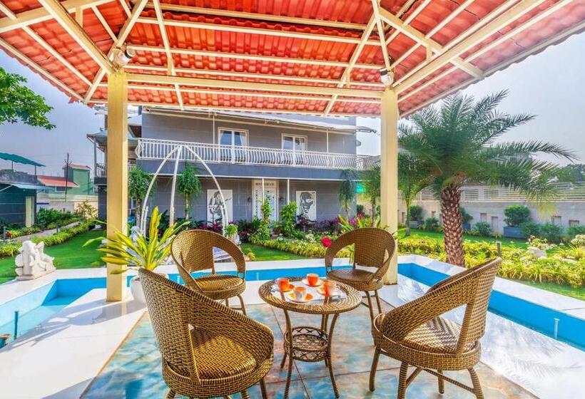 ‫فيلا غرفة نوم واحدة, Ayurkutir Villa By Stayvista   Pool, Gym, And Snooker Table For Your Ultimate Relaxation And Enterta