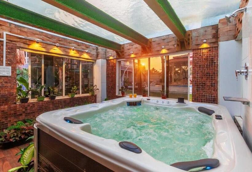 ‫فيلا غرفة نوم واحدة, Ayurkutir Villa By Stayvista   Pool, Gym, And Snooker Table For Your Ultimate Relaxation And Enterta