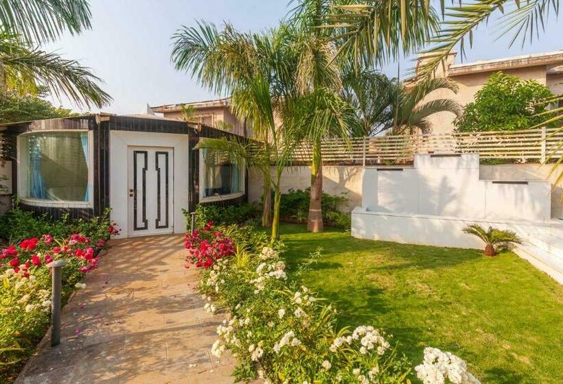 ‫فيلا غرفة نوم واحدة, Ayurkutir Villa By Stayvista   Pool, Gym, And Snooker Table For Your Ultimate Relaxation And Enterta