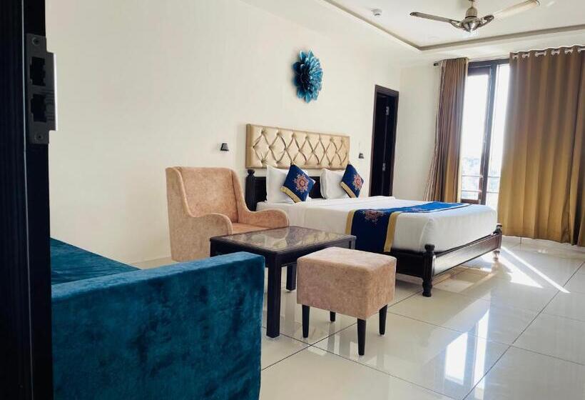 デラックスファミリールーム, Clover Inn