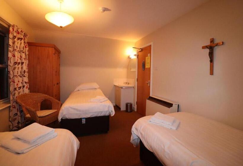 Трехместный Номер Стандарт Совместная Ванная, The Shrine Of Our Lady Of Walsingham