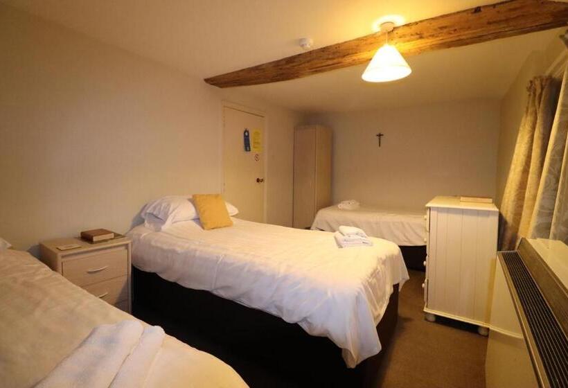 Трехместный Номер Стандарт Совместная Ванная, The Shrine Of Our Lady Of Walsingham