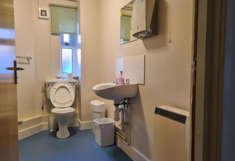 Трехместный Номер Стандарт Совместная Ванная, The Shrine Of Our Lady Of Walsingham