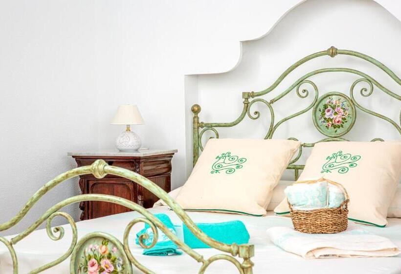 발코니가 있는 스위트, Vincent House Boutique