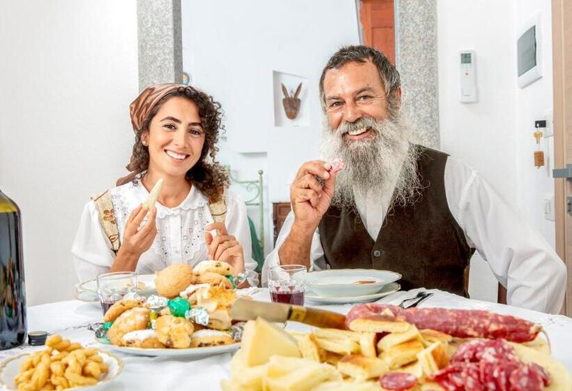 발코니가 있는 스위트, Vincent House Boutique