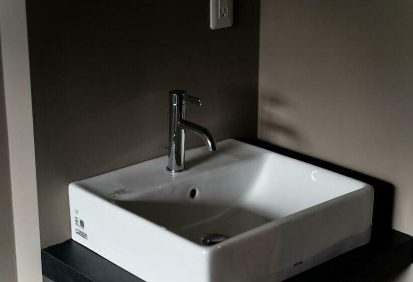 Standard-huone Jaettu Kylpyhuone, Wise Owl Hostels River Tokyo