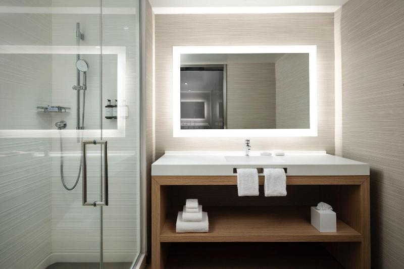 اتاق استاندارد با تخت بزرگ, Ac Hotel By Marriott Phoenix Downtown