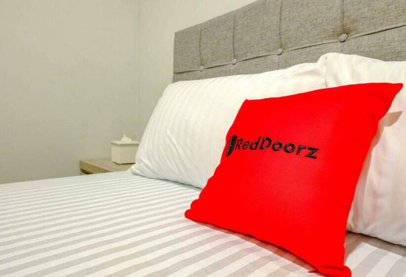 Номер Economy, Reddoorz Near Pasar Baru 3