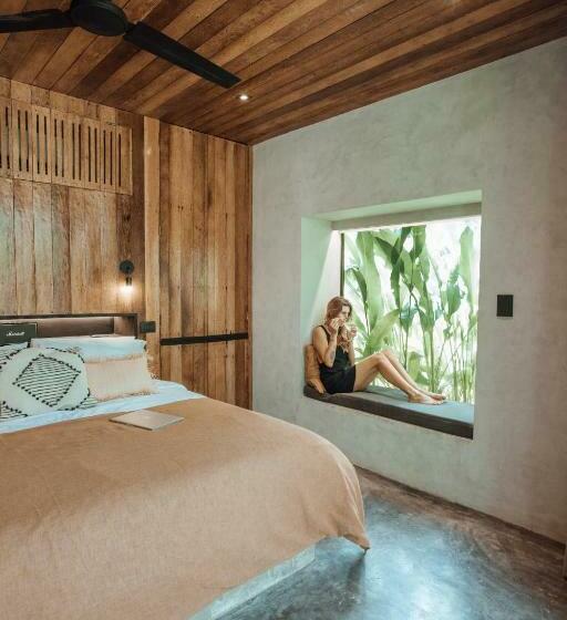 اتاق لوکس با تخت بزرگ, Surfing Temple Hotel Boutique