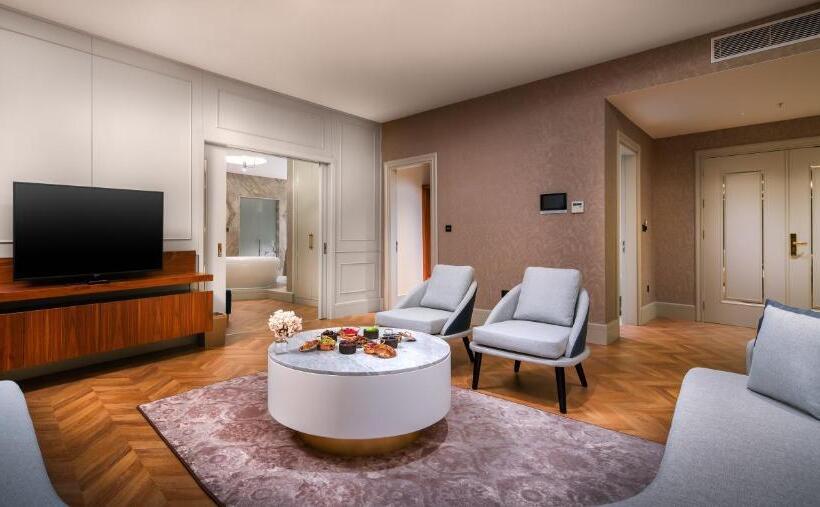 סוויטה, Concorde Tower Hotel & Casino