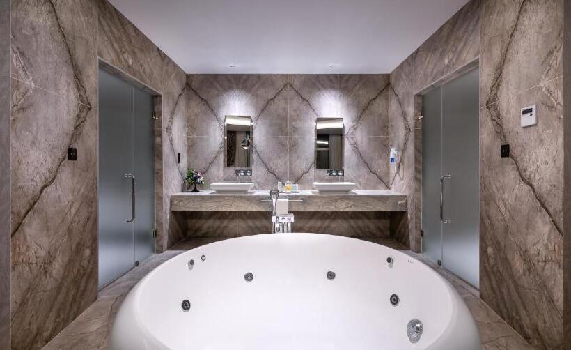 סוויטה, Concorde Tower Hotel & Casino